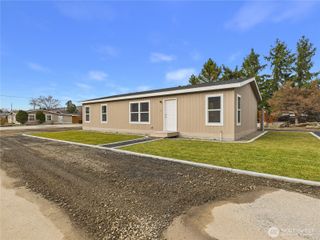 403 2nd Street SW, Rock Island, WA 98850