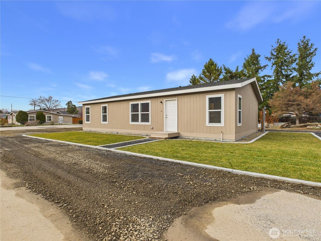 403 2nd Street SW, Rock Island, WA 98850