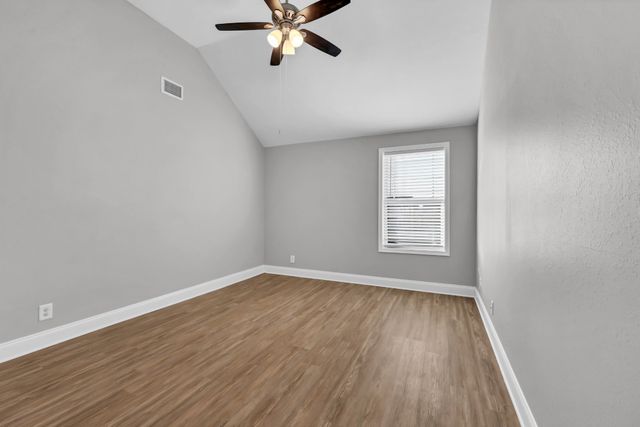 971 Cherry Blossom Ln, Clarksville, TN 37040