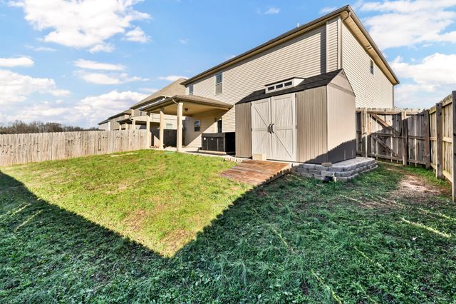 971 Cherry Blossom Ln, Clarksville, TN 37040