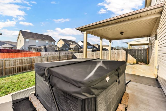 971 Cherry Blossom Ln, Clarksville, TN 37040