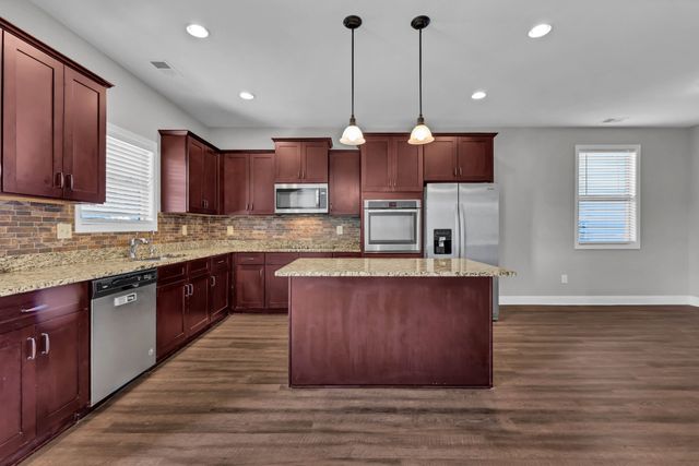 971 Cherry Blossom Ln, Clarksville, TN 37040