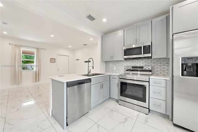 133 SW 22nd Terrace, Fort Lauderdale, FL 33312