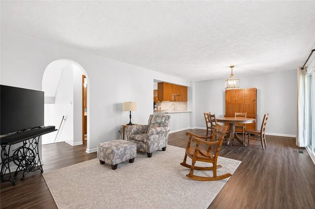 419 Shady Ridge Dr, Monroeville, PA 15146