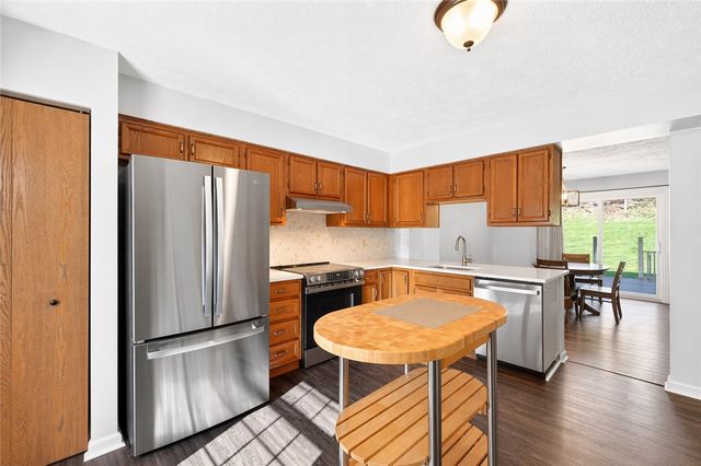 419 Shady Ridge Dr, Monroeville, PA 15146