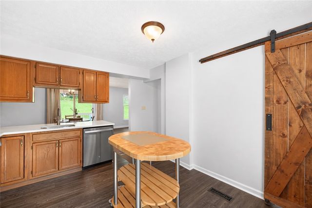 419 Shady Ridge Dr, Monroeville, PA 15146