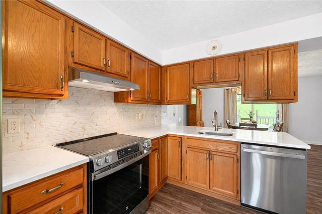 419 Shady Ridge Dr, Monroeville, PA 15146