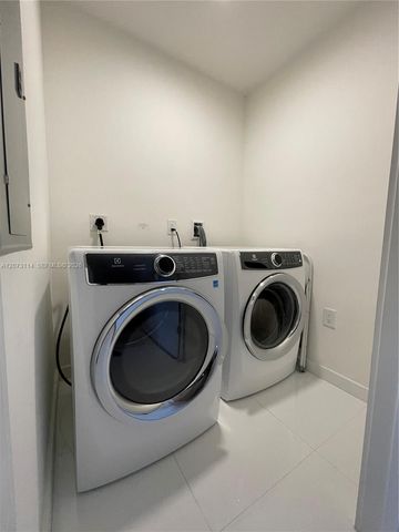 851 NE 1st Avenue 3606, Miami, FL 33132