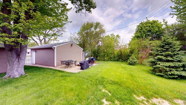 305 Cedar Court, Streamwood, IL 60107