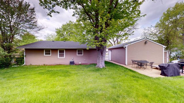 305 Cedar Court, Streamwood, IL 60107
