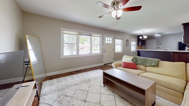305 Cedar Court, Streamwood, IL 60107