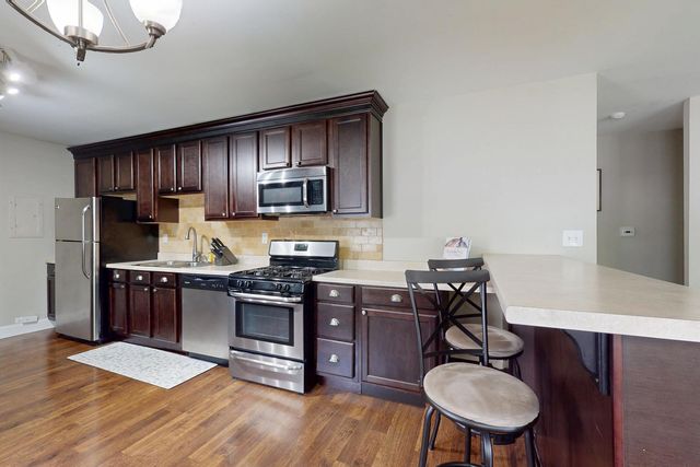305 Cedar Court, Streamwood, IL 60107