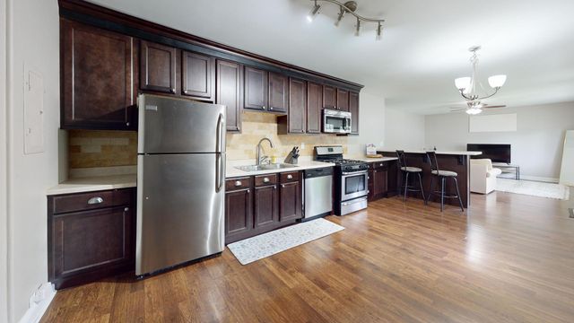 305 Cedar Court, Streamwood, IL 60107