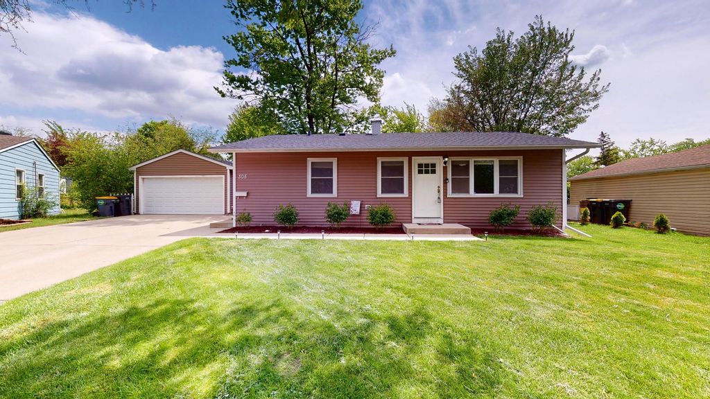305 Cedar Court, Streamwood, IL 60107