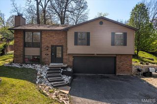 11 Toni Trails Court, Fenton, MO 63026