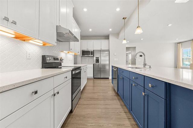 1013 CLIMBING ROSE Way, Mcdonough, GA 30253