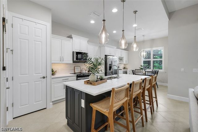 9263 Fieldstone LN, Naples, FL 34120