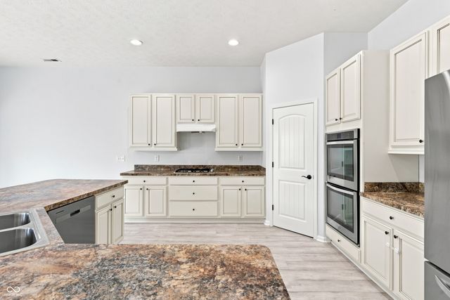 12051 Sanctuary Boulevard, Zionsville, IN 46077