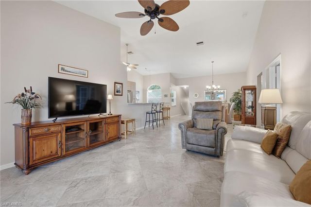 2555 Aspen Creek LN 201, Naples, FL 34119