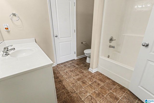 176 WATERFORD LAKE DRIVE, Calera, AL 35040