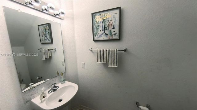 141 NW 2nd Ave 7, Hallandale Beach, FL 33009