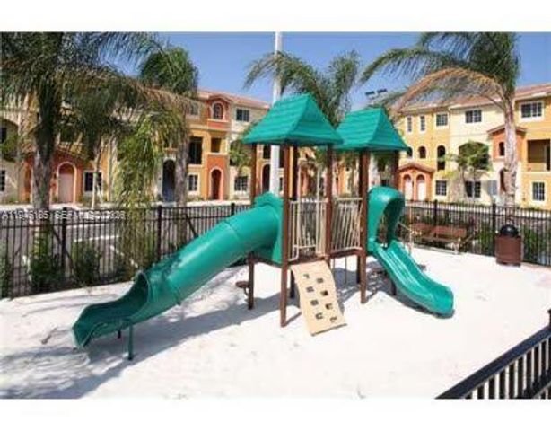 141 NW 2nd Ave 7, Hallandale Beach, FL 33009