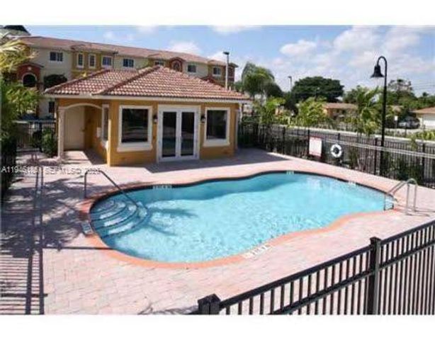 141 NW 2nd Ave 7, Hallandale Beach, FL 33009