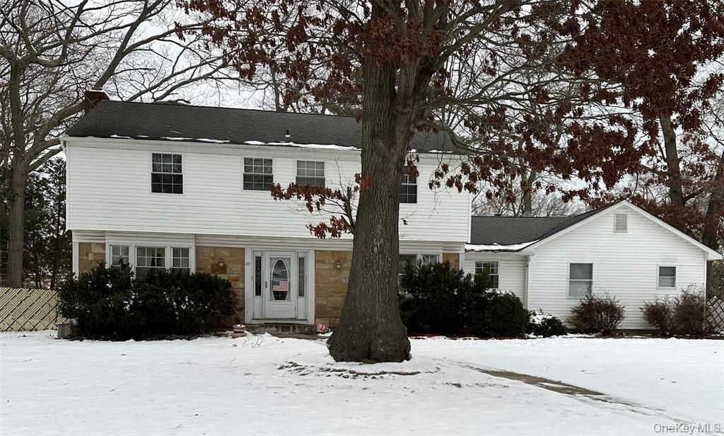 27 Whitmore Lane, Coram, NY 11727