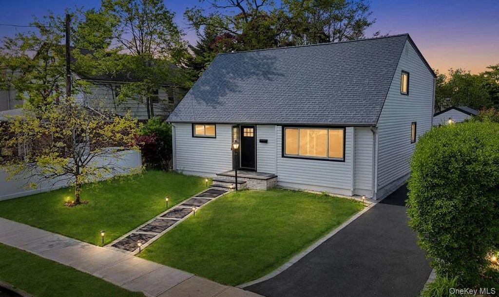 20 Howard Street, Hicksville, NY 11801 — exterior