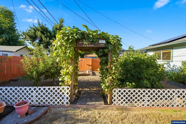 1430 Powell St SE, Albany, OR 97322
