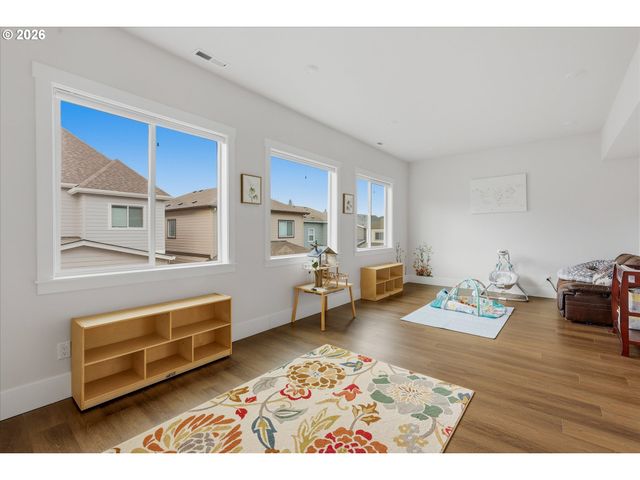 13647 Sw 165TH Ave, Tigard, OR 97223