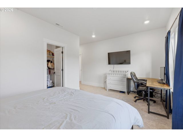 13647 Sw 165TH Ave, Tigard, OR 97223