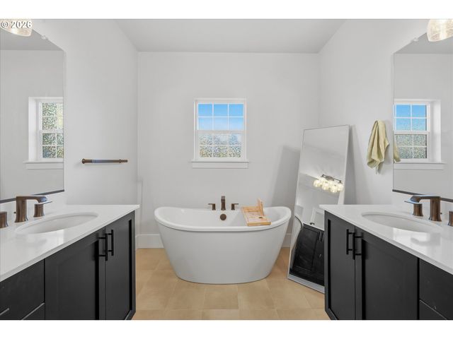 13647 Sw 165TH Ave, Tigard, OR 97223