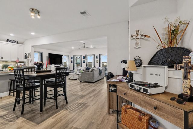 220 Poinsetta Drive, Palmer, TX 75152