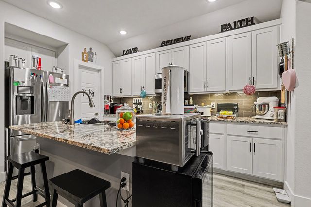 220 Poinsetta Drive, Palmer, TX 75152