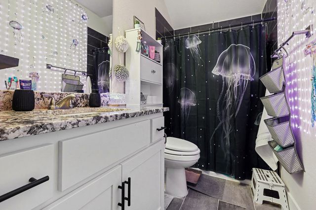 220 Poinsetta Drive, Palmer, TX 75152