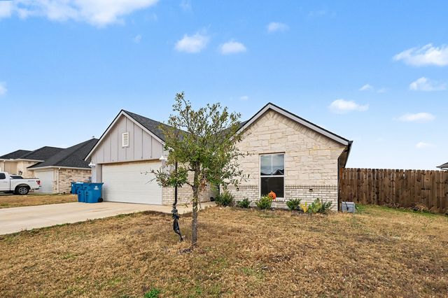 220 Poinsetta Drive, Palmer, TX 75152