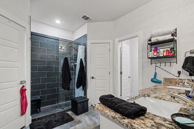 220 Poinsetta Drive, Palmer, TX 75152