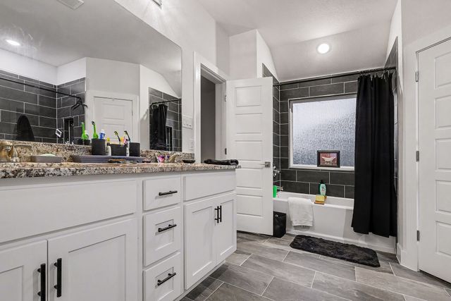 220 Poinsetta Drive, Palmer, TX 75152