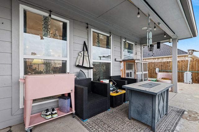 220 Poinsetta Drive, Palmer, TX 75152