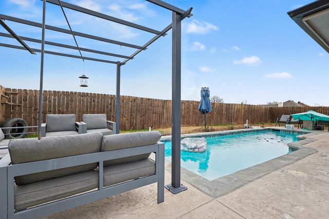 220 Poinsetta Drive, Palmer, TX 75152