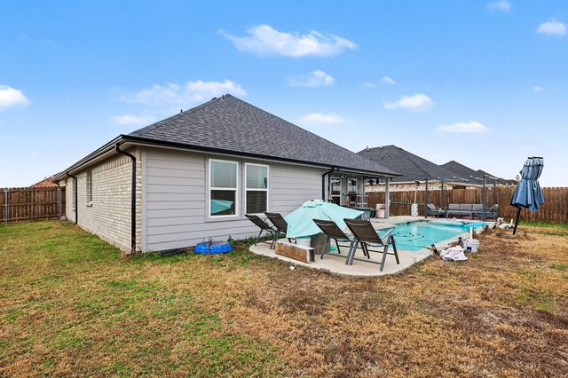 220 Poinsetta Drive, Palmer, TX 75152