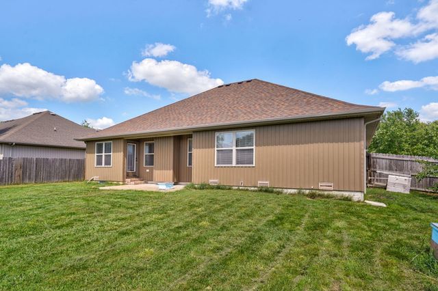 5701 N Seacrest Drive, Ozark, MO 65721