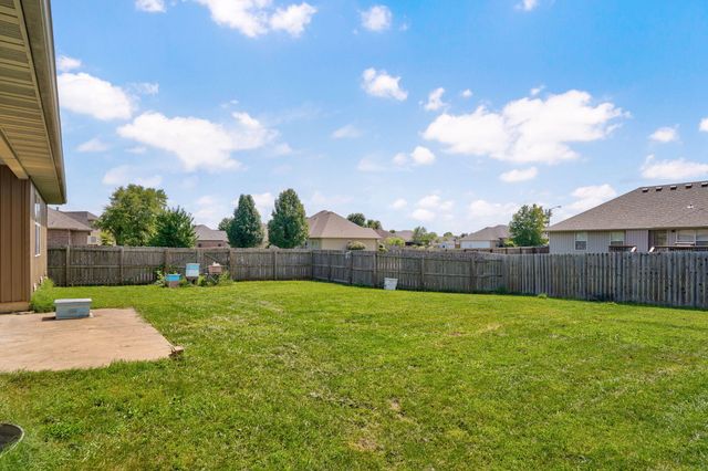 5701 N Seacrest Drive, Ozark, MO 65721