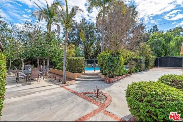 24316 Burbank Blvd, Woodland Hills (los Angeles), CA 91367