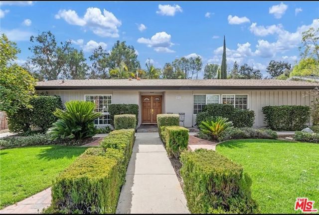 24316 Burbank Blvd, Woodland Hills (los Angeles), CA 91367