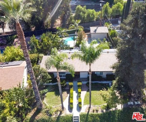 24316 Burbank Blvd, Woodland Hills (los Angeles), CA 91367