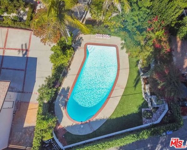 24316 Burbank Blvd, Woodland Hills (los Angeles), CA 91367