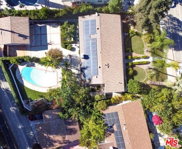 24316 Burbank Blvd, Woodland Hills (los Angeles), CA 91367
