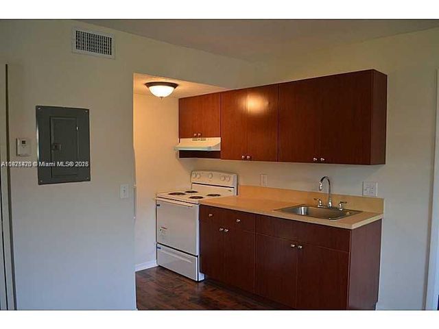 2046 NW 43rd Ter 8, Lauderhill, FL 33313